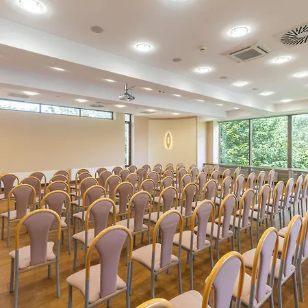 Dziki Potok Konferencje & ホテル
